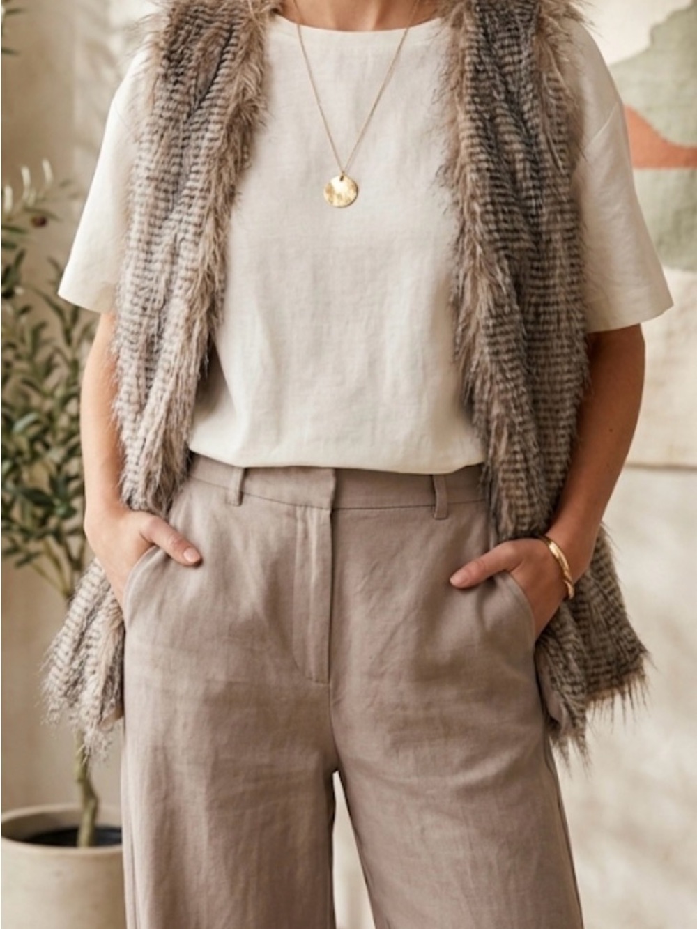 Ellie & Kate Faux Fur Vest in Taupe s/M boho western elegant indie
